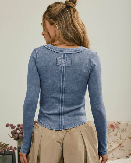 WASHED LONG SLEEVE RIBBED HENLEY KNIT TOP