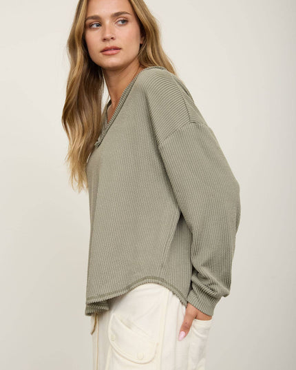 RAW EDGE V-NECK LONG SLEEVE TEXTURED KNIT TOP