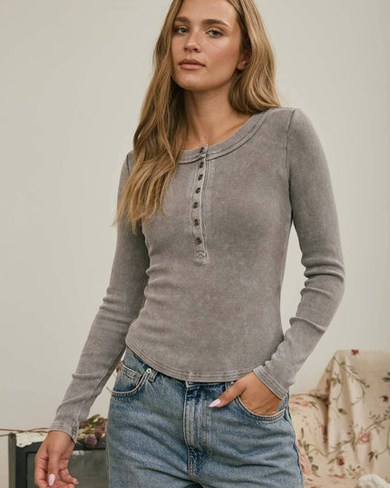 WASHED LONG SLEEVE RIBBED HENLEY KNIT TOP