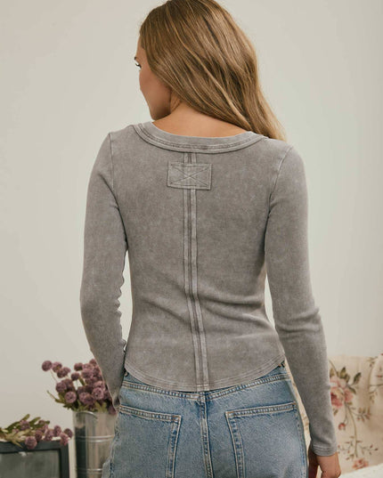 WASHED LONG SLEEVE RIBBED HENLEY KNIT TOP