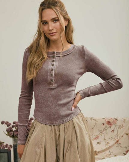 WASHED LONG SLEEVE RIBBED HENLEY KNIT TOP