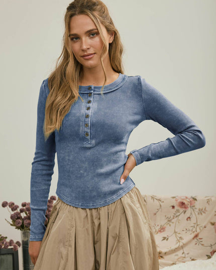 WASHED LONG SLEEVE RIBBED HENLEY KNIT TOP