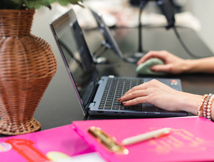 <h2>How can we help you?<br/><span style="text-decoration:underline">Our customer service is there for you!</span></h2>