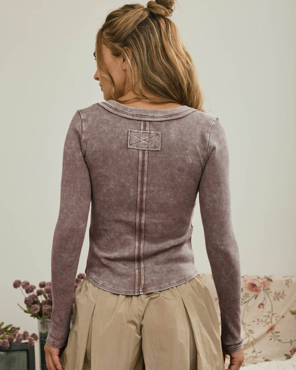 WASHED LONG SLEEVE RIBBED HENLEY KNIT TOP