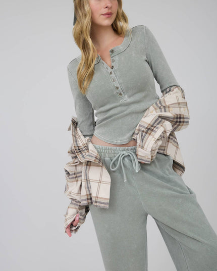 WASHED LONG SLEEVE RIBBED HENLEY KNIT TOP