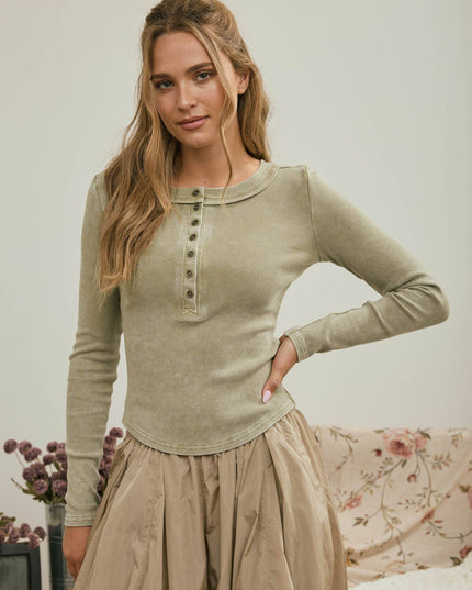 WASHED LONG SLEEVE RIBBED HENLEY KNIT TOP
